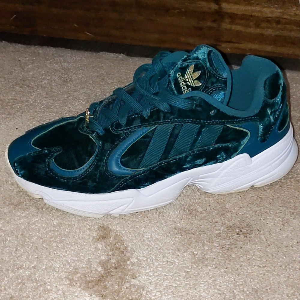 Velvet green Adidas tennis shoes